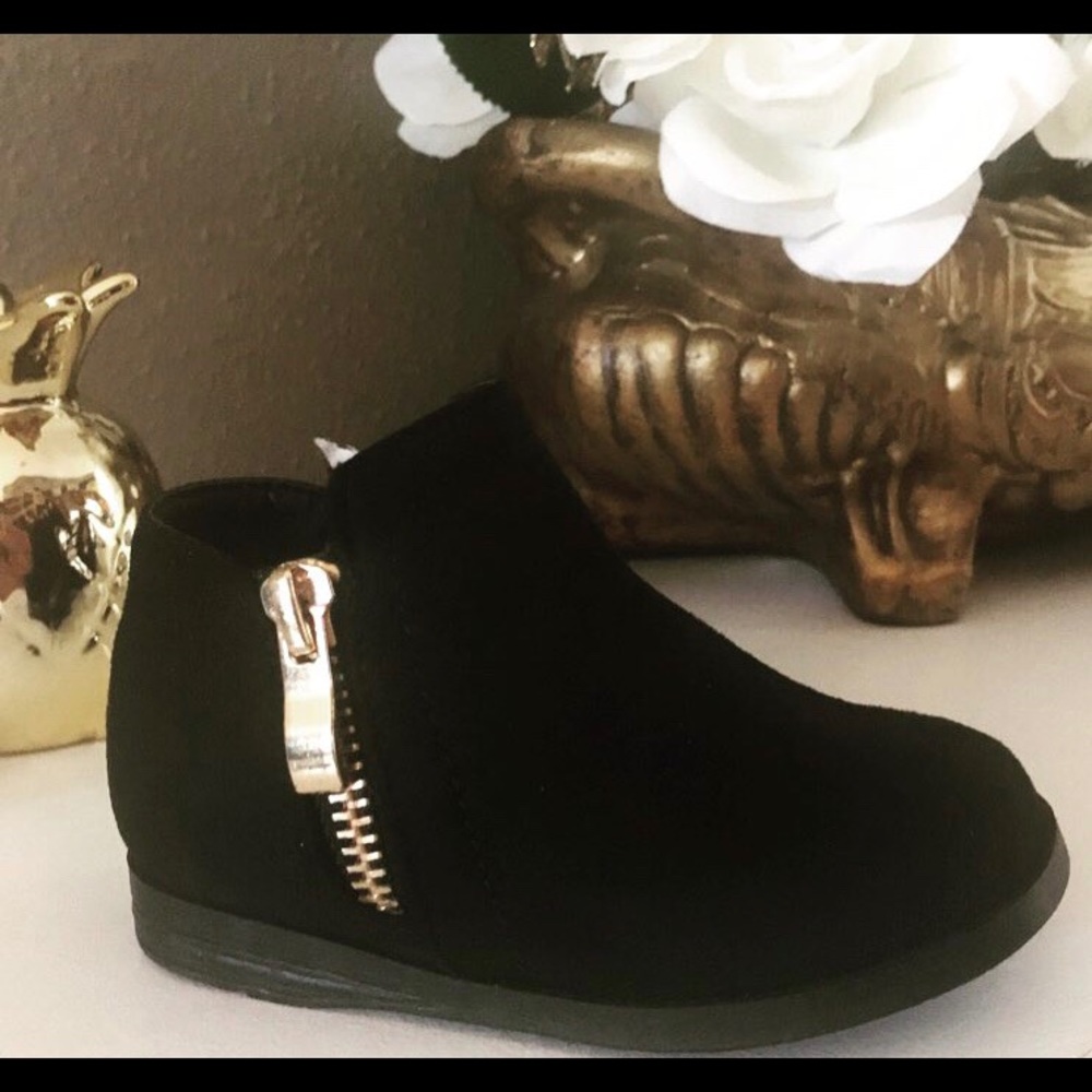 New toddlers boots